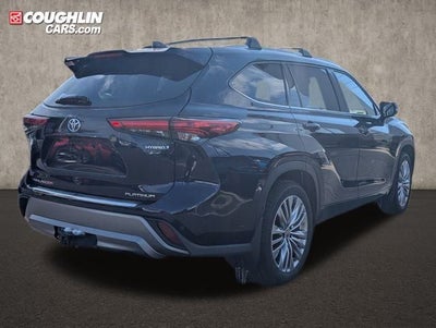 2022 Toyota Highlander Hybrid Platinum