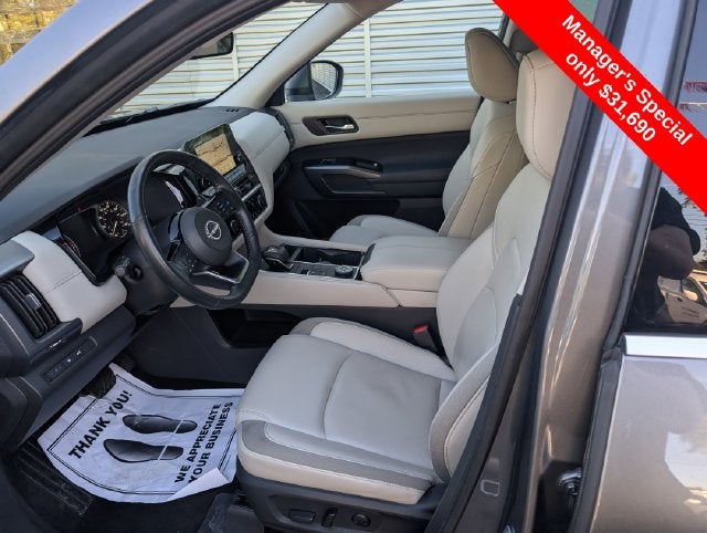 2024 Nissan Pathfinder SL