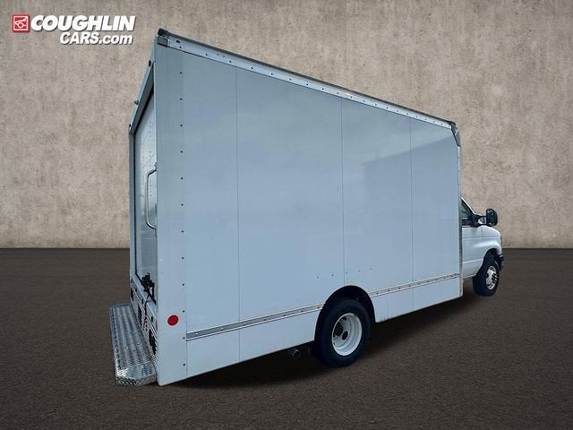 2024 Ford E-Series Cutaway Base