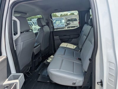 2023 Ford Super Duty F-350 DRW Chassis Cab XL