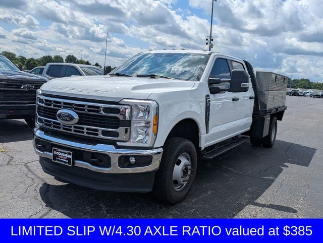 2023 Ford Super Duty F-350 DRW Chassis Cab XL
