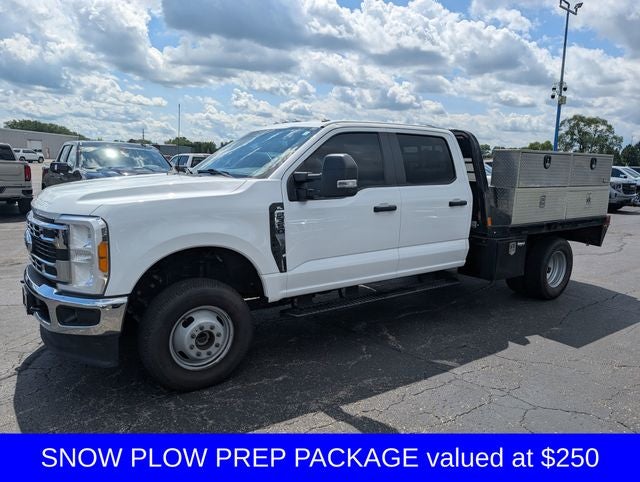 2023 Ford Super Duty F-350 DRW Chassis Cab XL