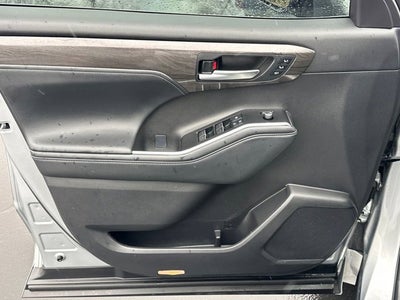 2025 Toyota Highlander Hybrid Platinum