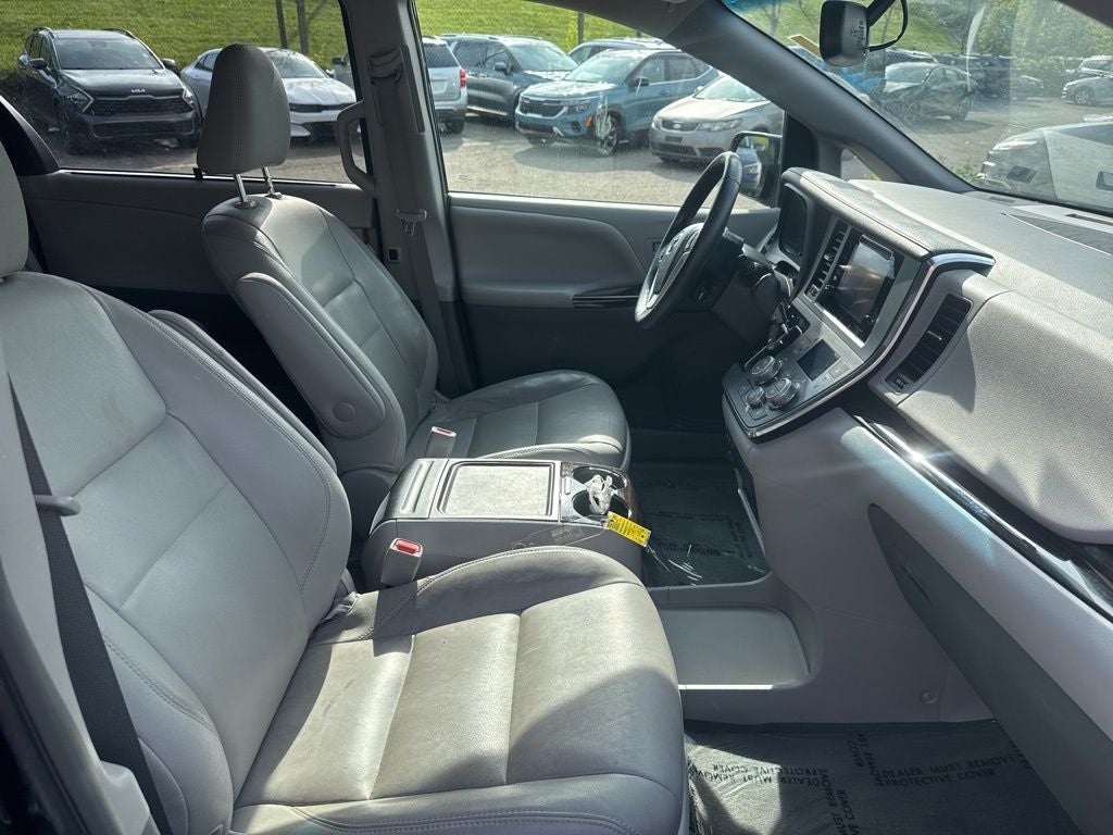 2017 Toyota Sienna XLE 7 Passenger