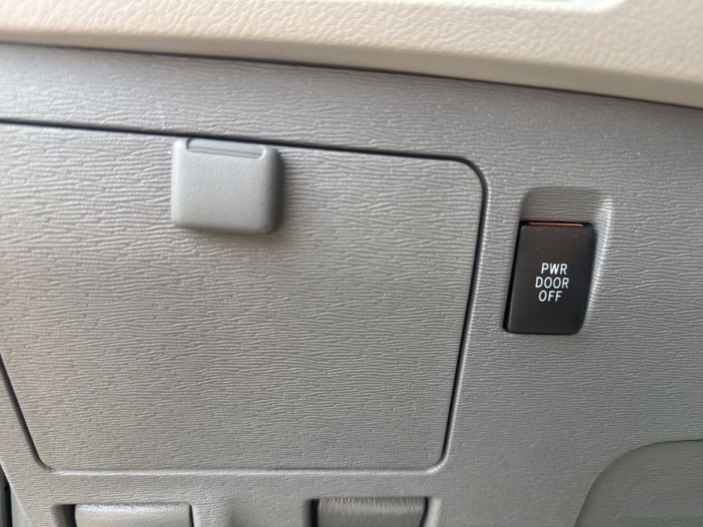 2017 Toyota Sienna XLE 7 Passenger