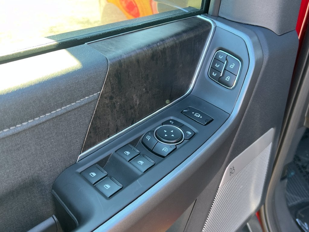 2027 Ford F-350SD Lariat