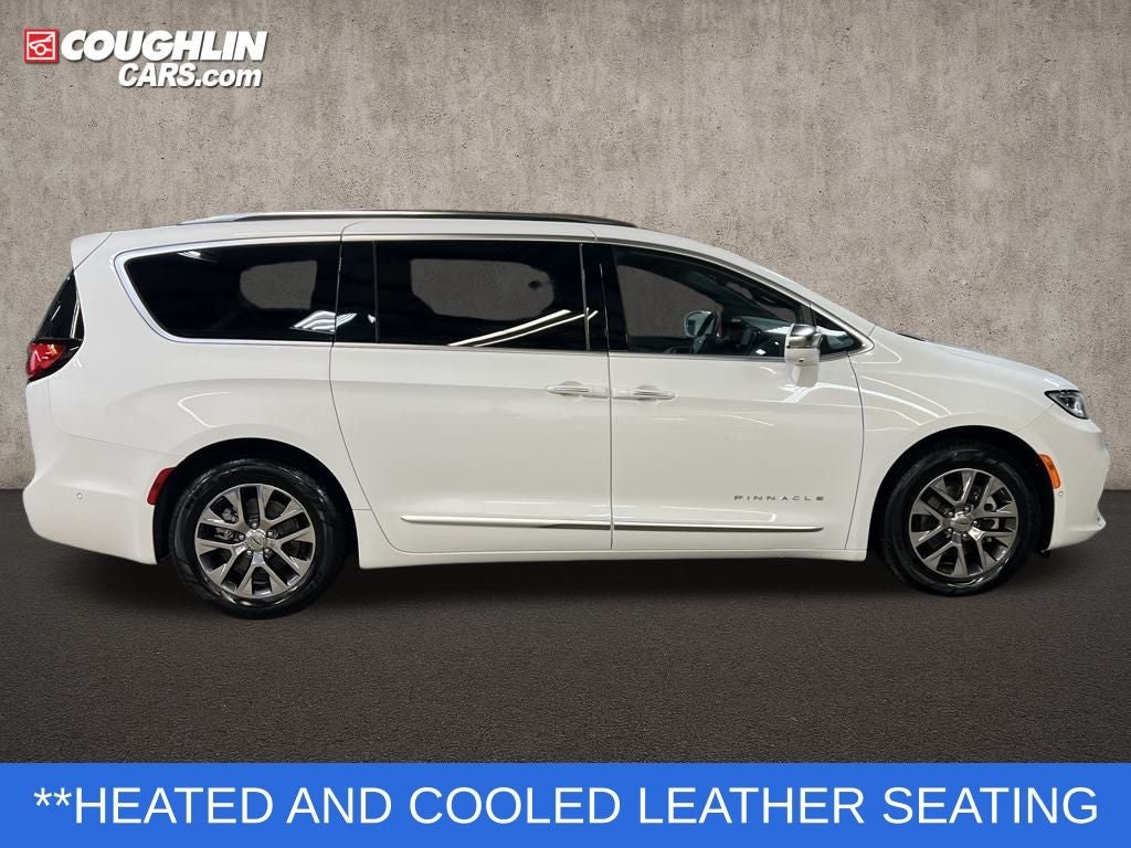 2024 Chrysler Pacifica Hybrid Pinnacle