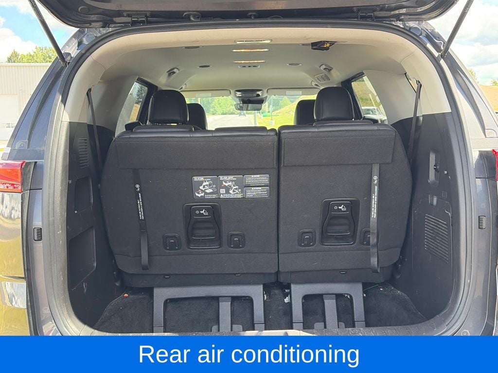 2024 Kia Carnival LX