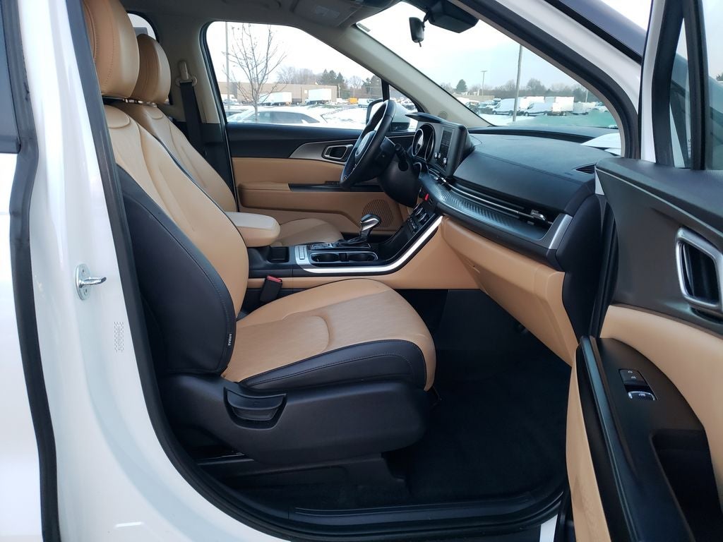 2024 Kia Carnival LX