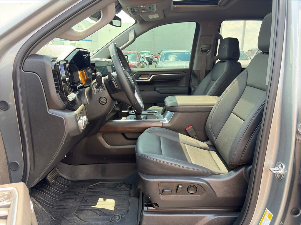 2025 GMC Sierra 1500 SLT